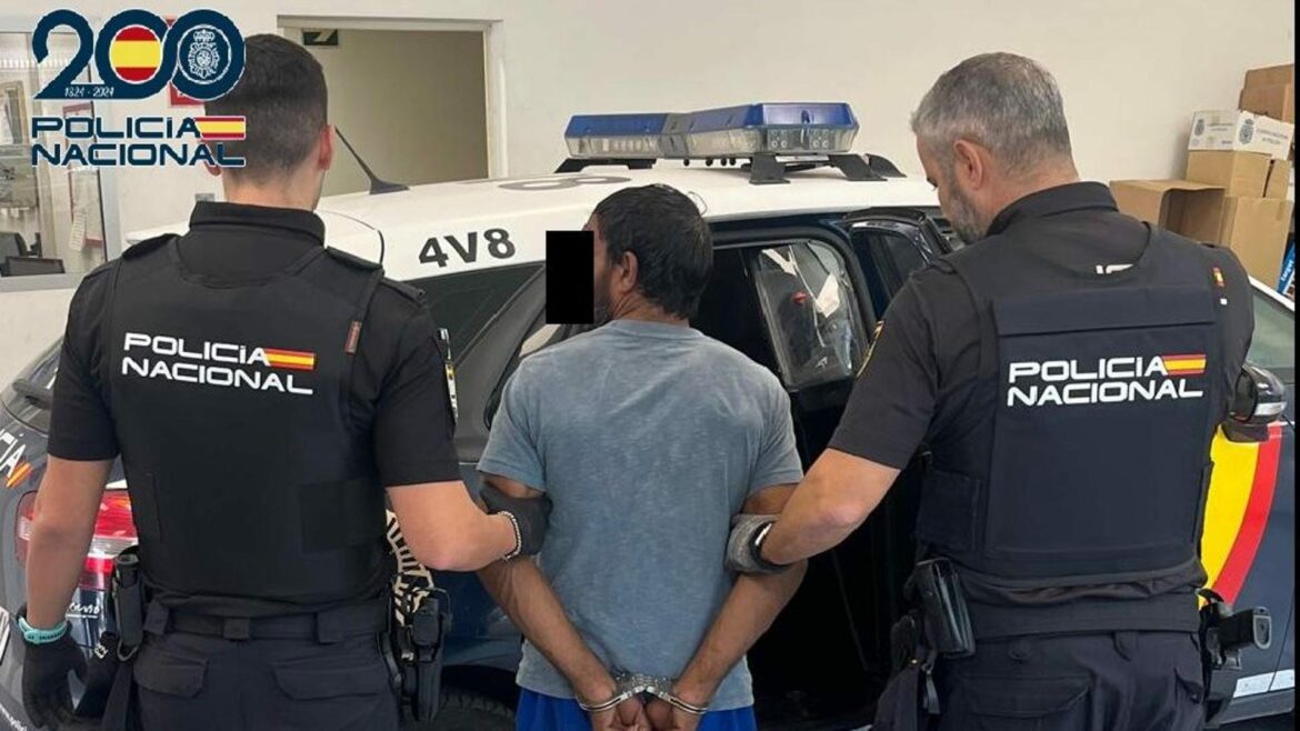 Detenido un hombre que había roto la puerta de un inmueble para robar una bicicleta en Murcia