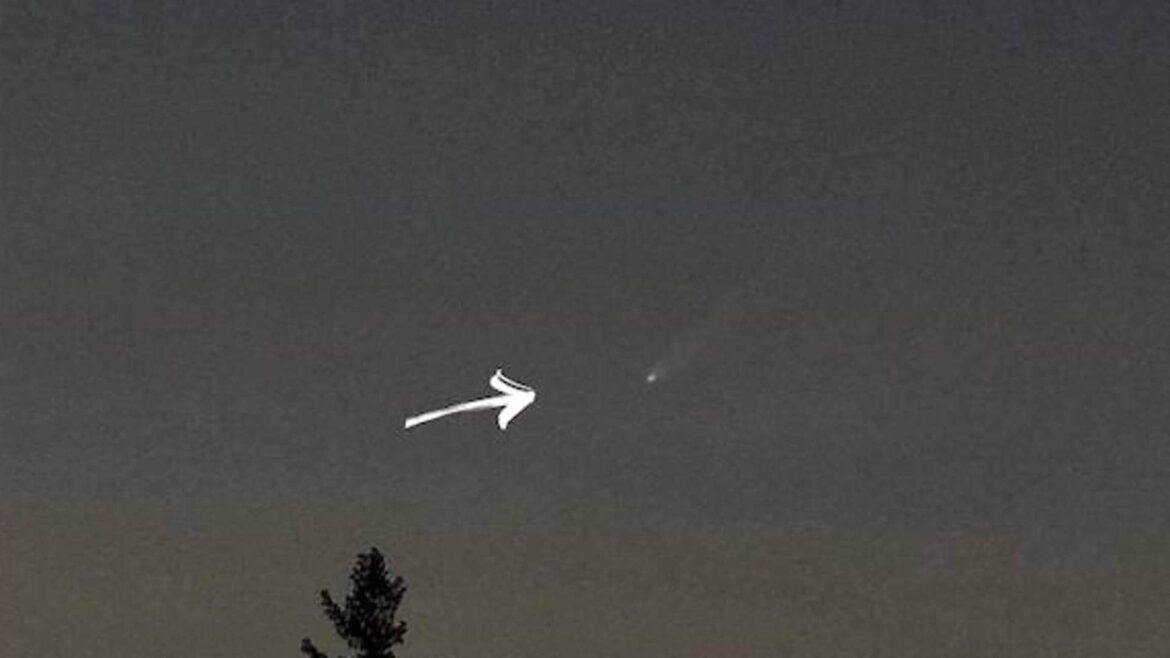 Las impresionantes imágenes del ‘cometa del siglo’ atravesando el cielo de la Vega Baja