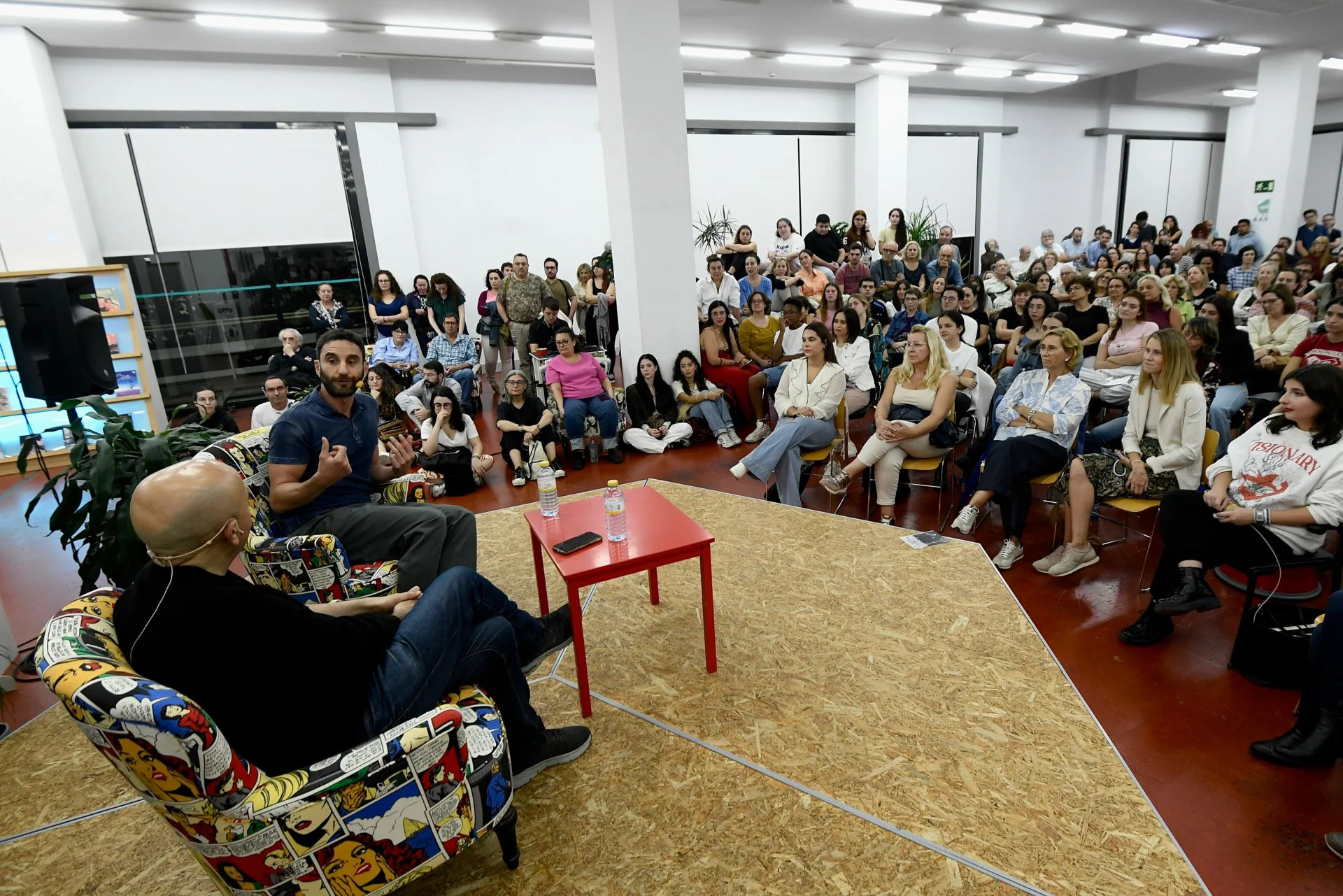 Dani Rovira, en la Biblioteca Regional