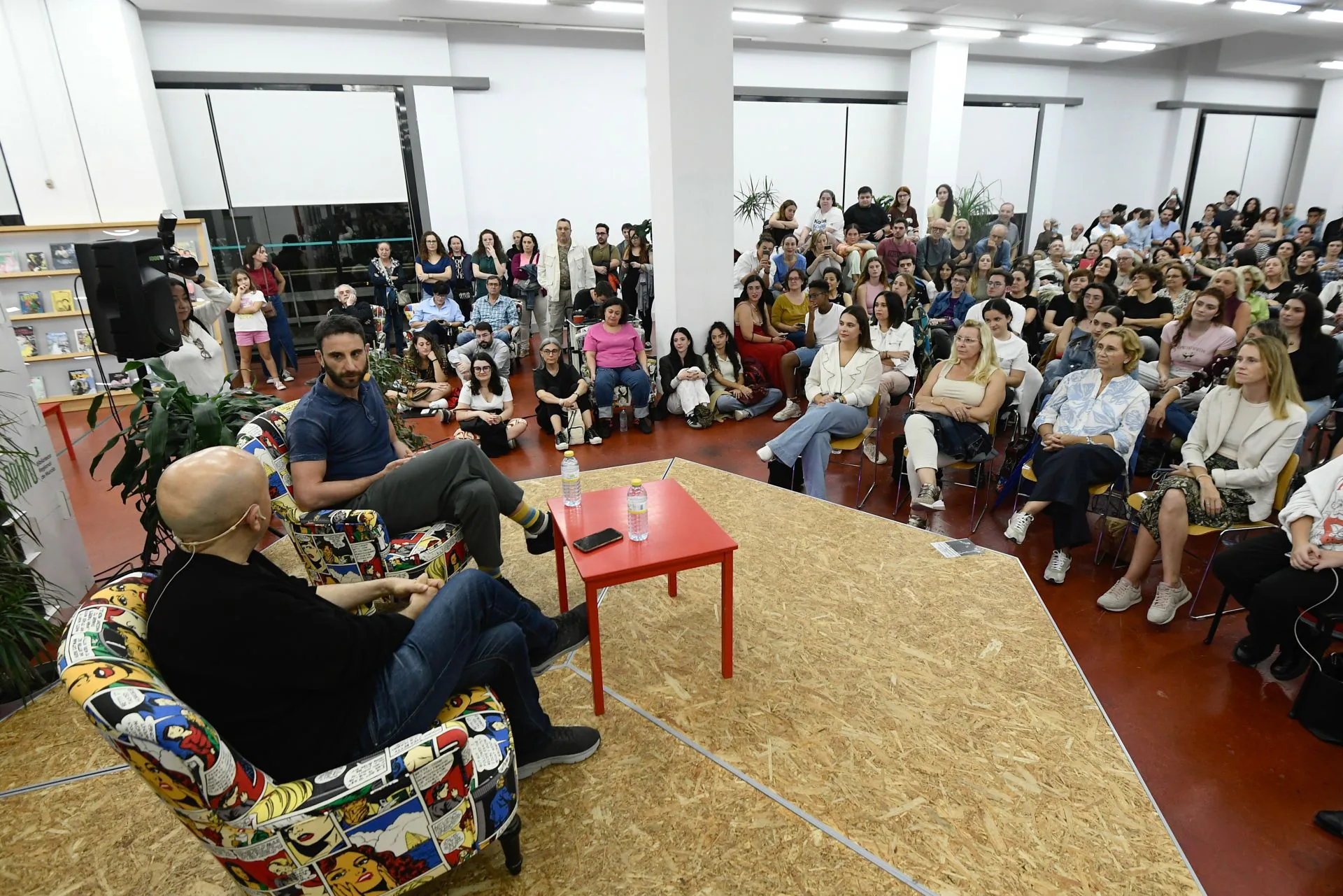 Dani Rovira, en la Biblioteca Regional