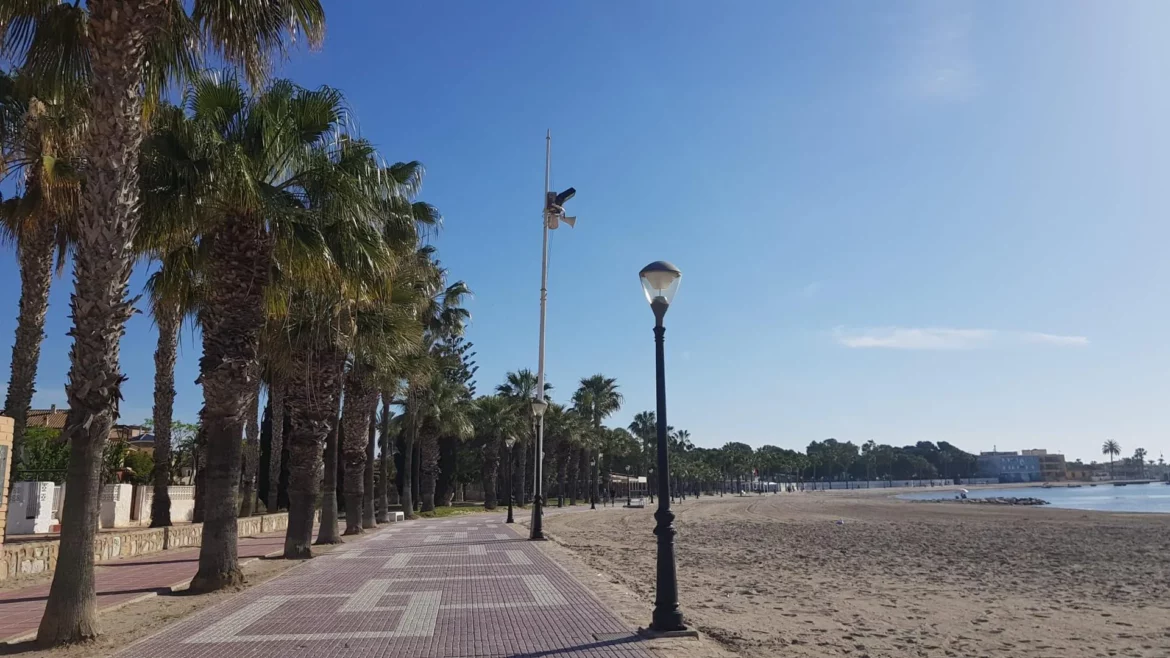 Muere un bañista de 83 años en una playa de Los Alcázares