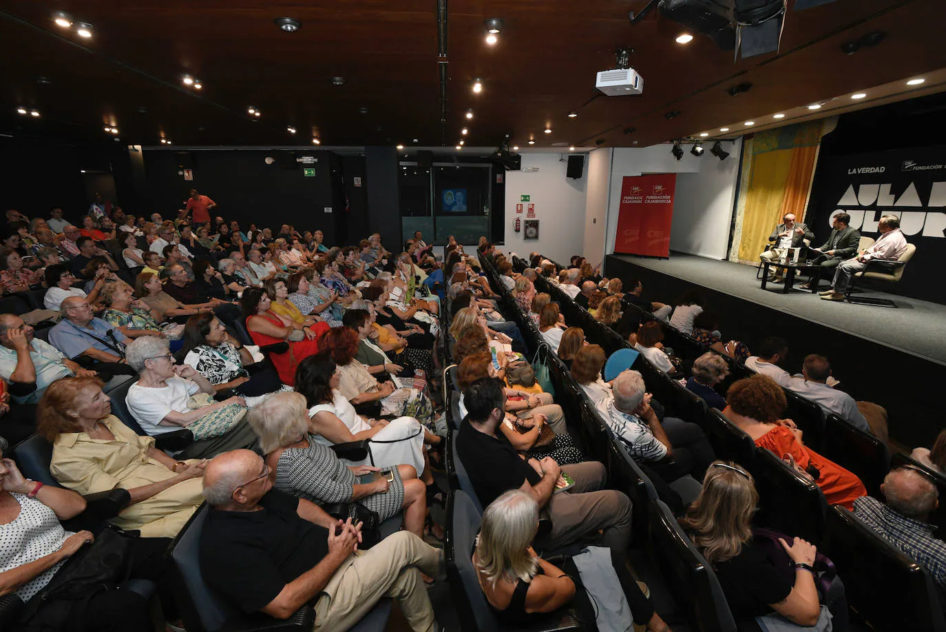 Mari Trini vuelve a la actualidad en el Aula de Cultura de LA VERDAD