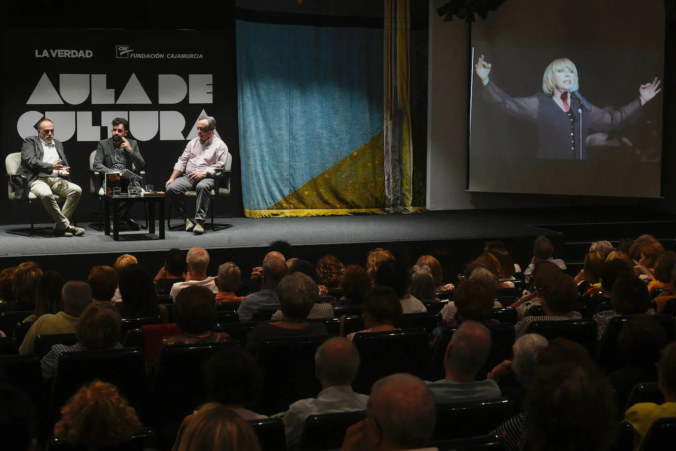 Mari Trini vuelve a la actualidad en el Aula de Cultura de LA VERDAD