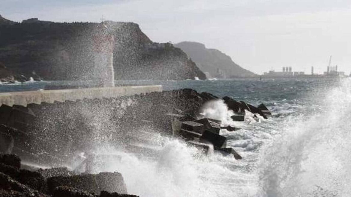 Aemet activa el aviso amarillo por fenómenos costeros en la Región de Murcia para este jueves