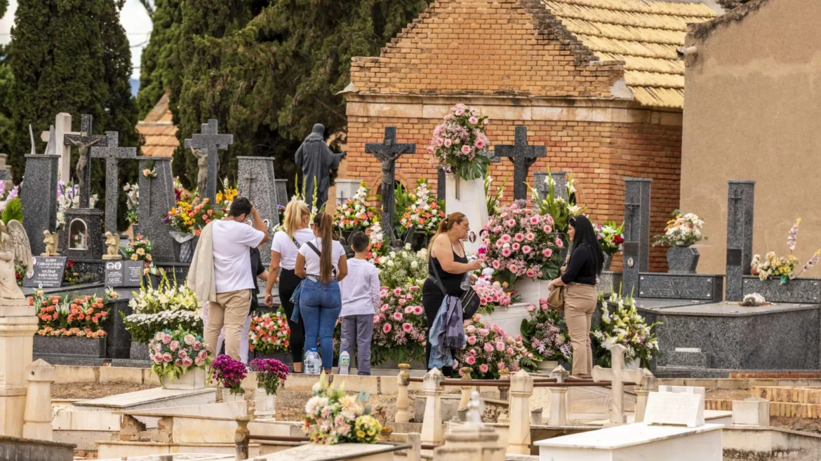 El cementerio Nuestro Padre Jesús de Murcia espera hoy miles de visitantes por Todos los Santos