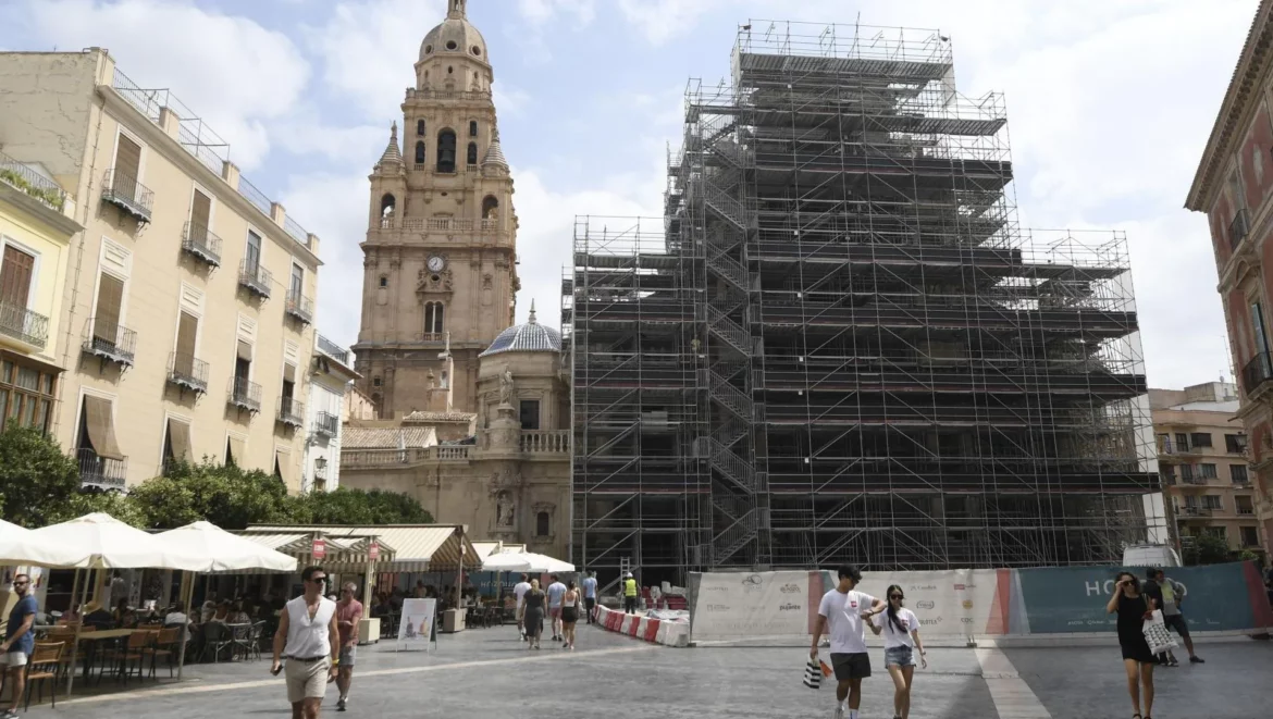 El andamio de la Catedral de Murcia será retirado por completo este lunes