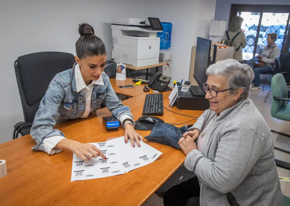 Imagen secundaria 1 - Venta presencial del bono consumo en Orihuela.