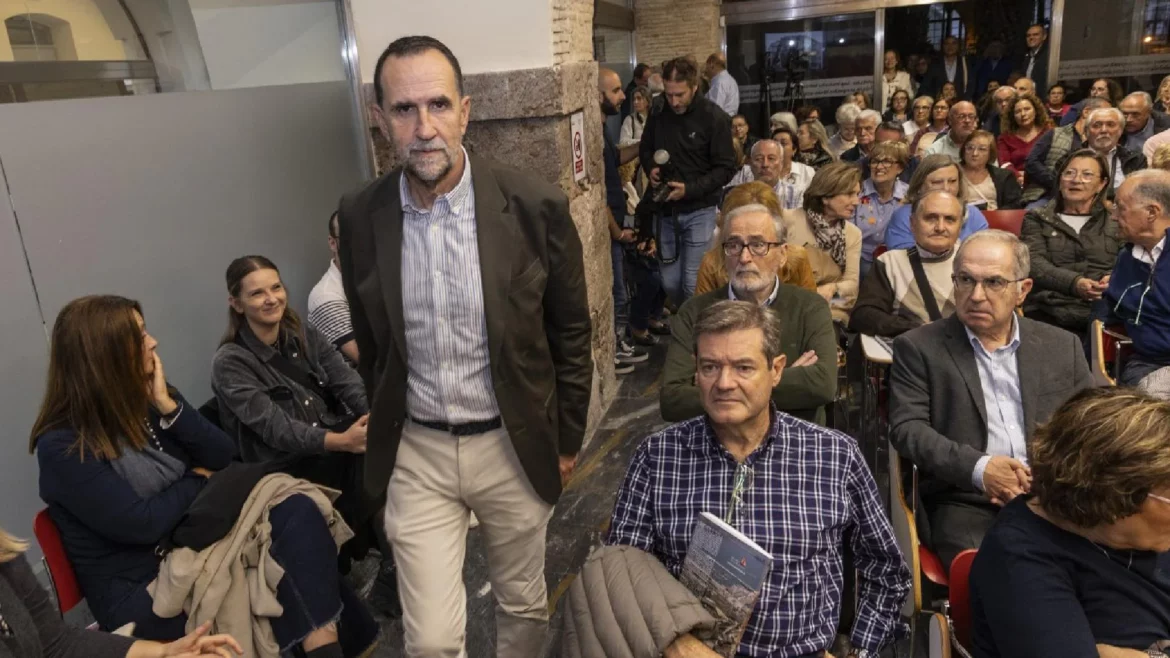 Pérez Adán desgrana en medio centenar de historias el pasado milenario de Cartagena