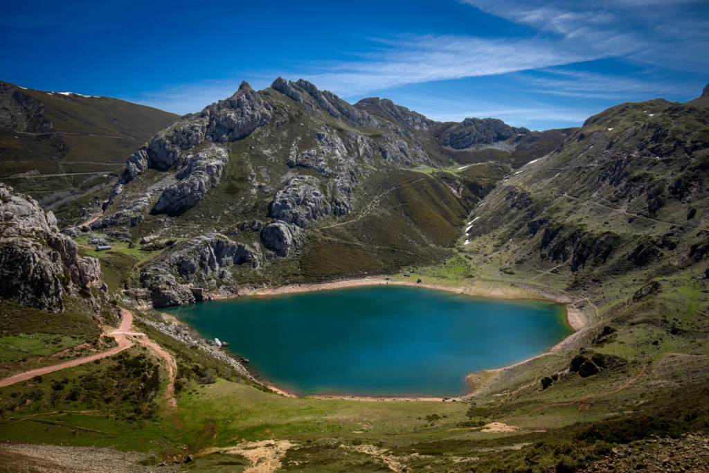 Paradas imprescindibles para vivir la aventura verde más espectacular del norte