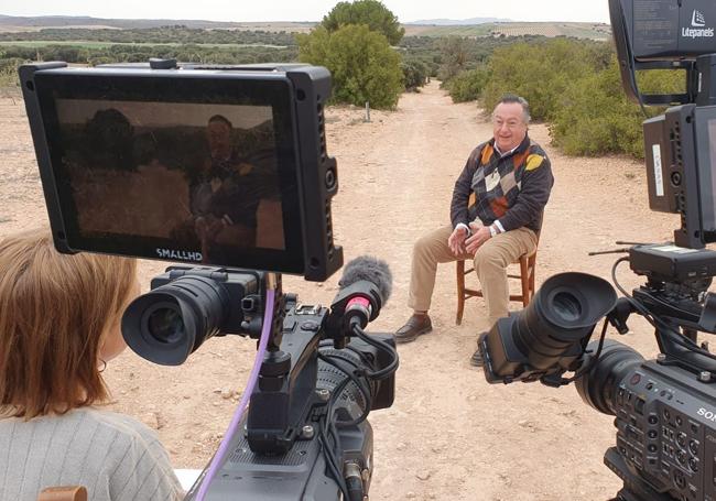 Gonzalo Pérez-Miravete Mille, hermano de Mari Trini, durante el rodaje en Caravaca de la Cruz, un lugar al que la familia de Mari Trini está muy vinculada, aún hoy.