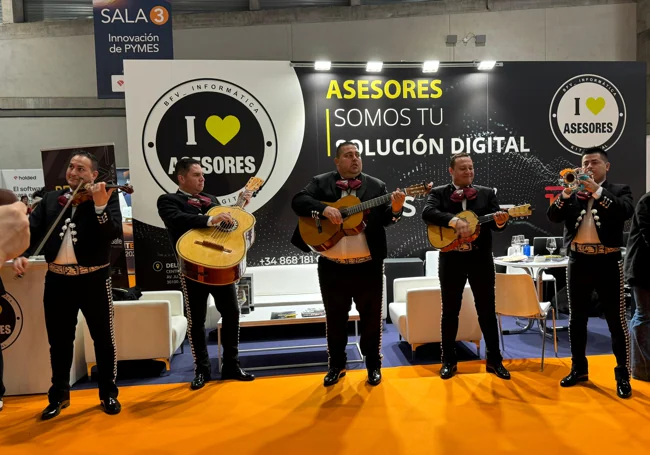 Actuación de un grupo de mariachis en el estand de BFV Informática en Accountex España.