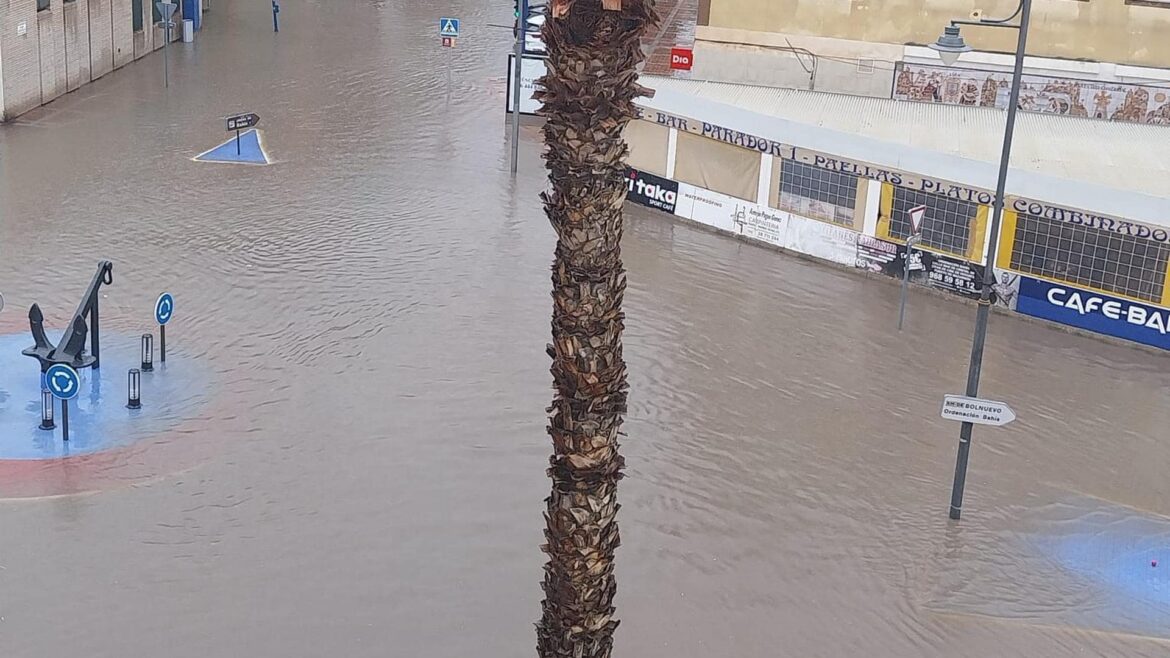 Directo | La lluvia corta carreteras y anega calles en distintos puntos de la Región de Murcia