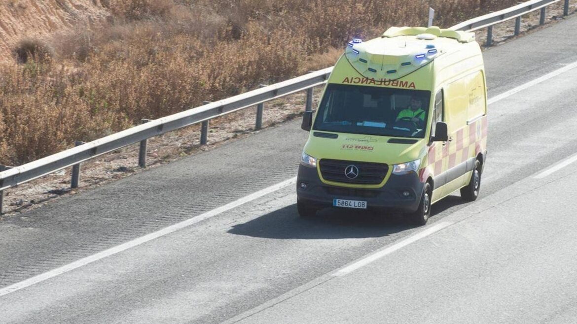 Un motorista y una peatona, heridos en dos accidentes de tráfico en Yecla