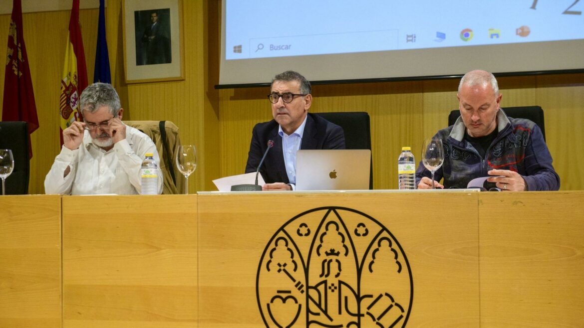 El Claustro de la UMU otorga su Medalla de Oro a Diego Marín y a Pedreño