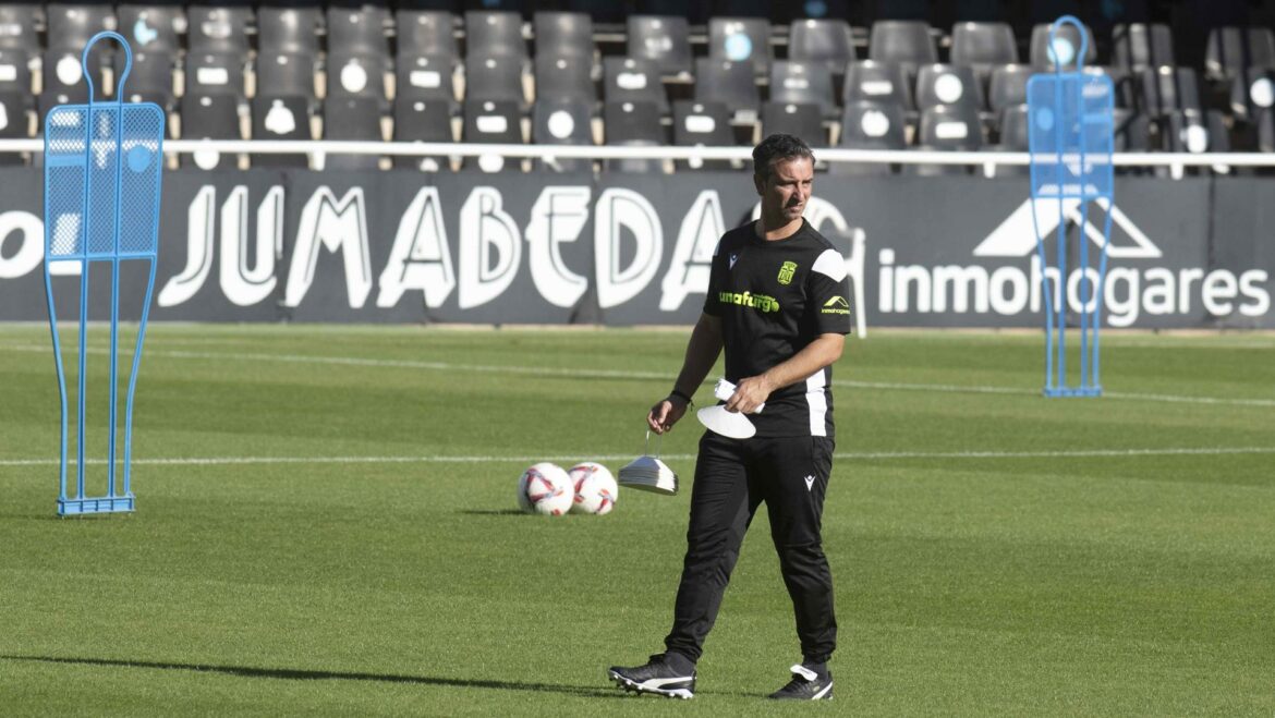 Jandro Castro: «La idea tiene que ser la misma que contra el Sporting, ir a ganar»