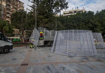 Orihuela enciende su iluminación navideña con un espectáculo en la Glorieta