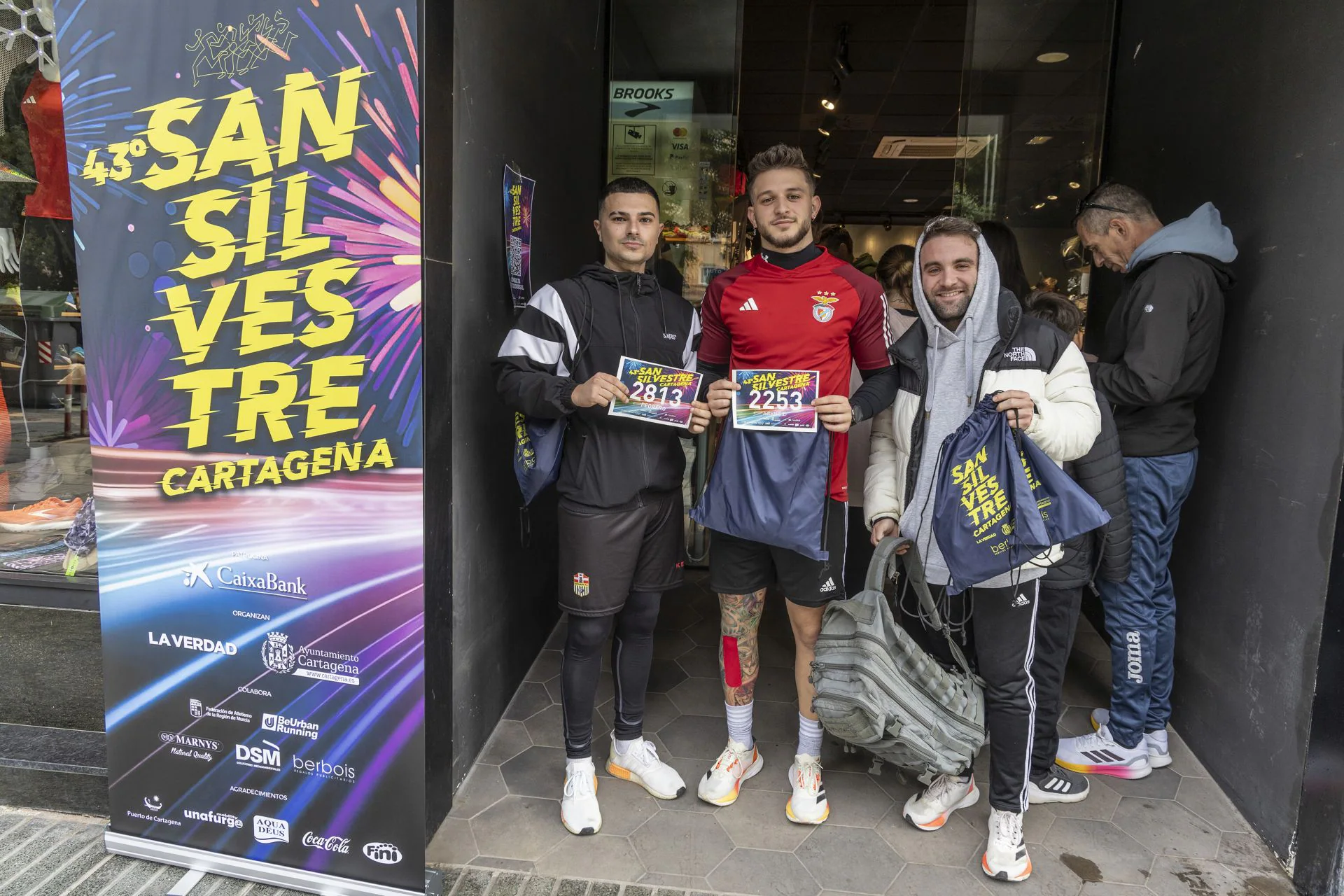 Colas para recoger el dorsal de la San Silvestre de Cartagena