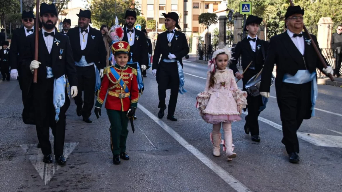 La salida de los Pajes y las banderas anticipan la bajada de la Virgen en Yecla