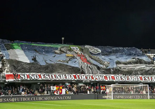 Pancarta desplegada en el fondo norte alto en el último partido.