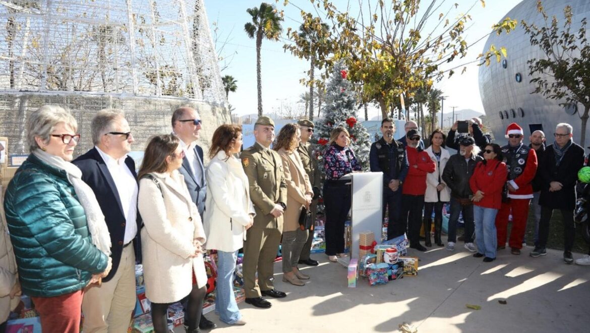 La campaña municipal recoge tres mil juguetes para que los repartan entidades benéficas en Cartagena