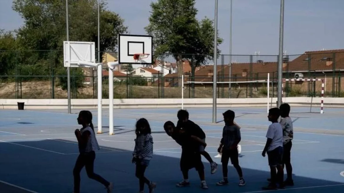 La familia de un menor inculpado por abuso sexual en un colegio de Granada recurre la expulsión