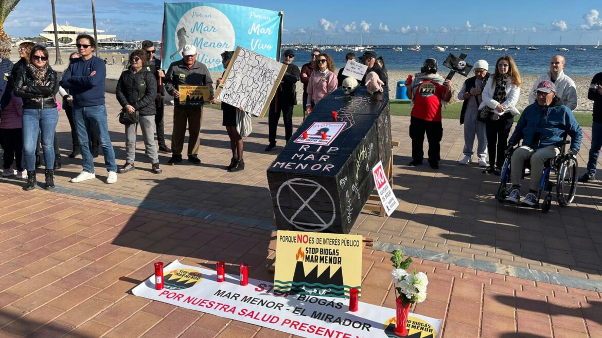 Marcha fúnebre en San Javier para protestar contra la instalación de una planta de biometano