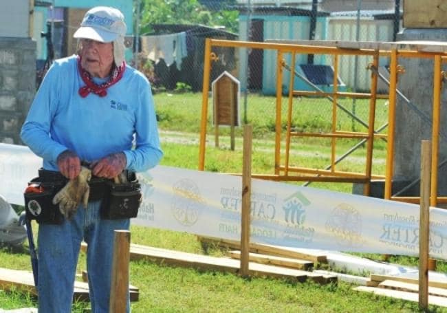 El expresidente Jimmy Carter visita un proyecto de vivienda para 500 familias damnificadas del terremoto de Haití