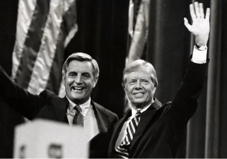 Jimmy Carter y Walter Mondale en la Convención Nacional Demócrata en el Madison Square Garden en Nueva York.