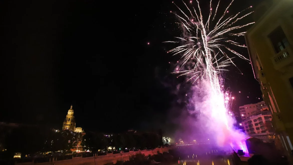 Luces y pólvora por el 1.200 aniversario de Murcia