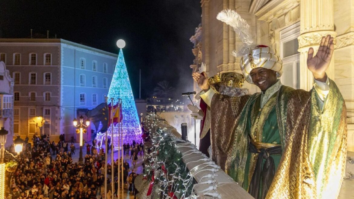 La Policía Local de Cartagena calcula que la Cabalgata de Reyes superó los 70.000 espectadores