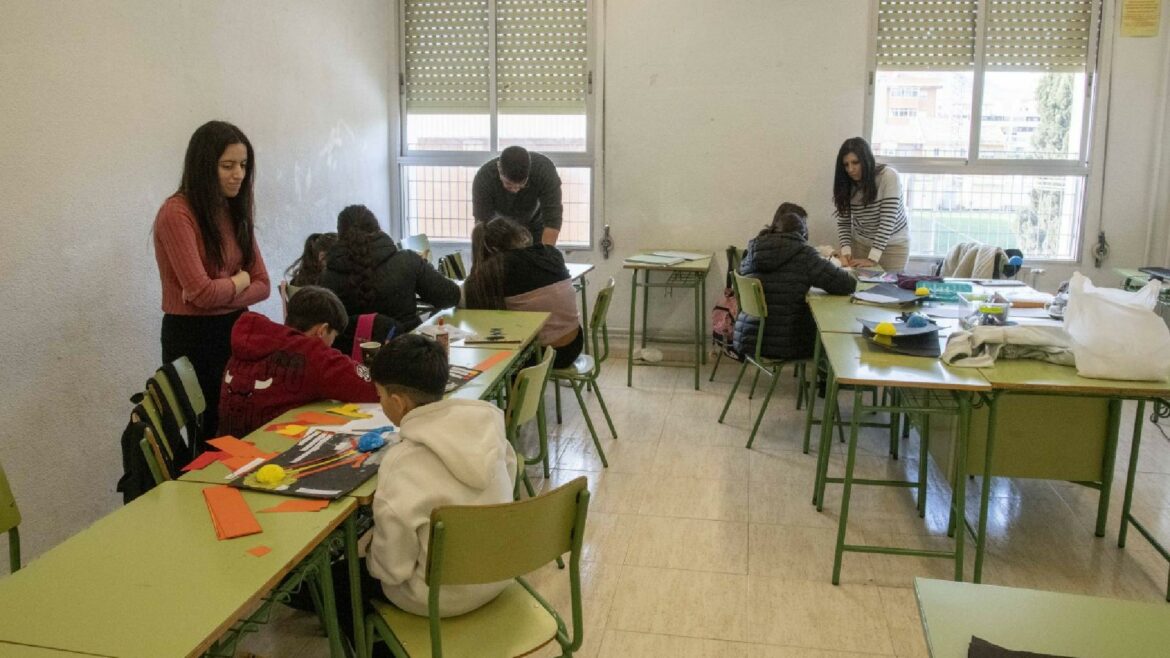 La atención preferente por absentismo llega ya a 871 estudiantes de tres barrios de Cartagena