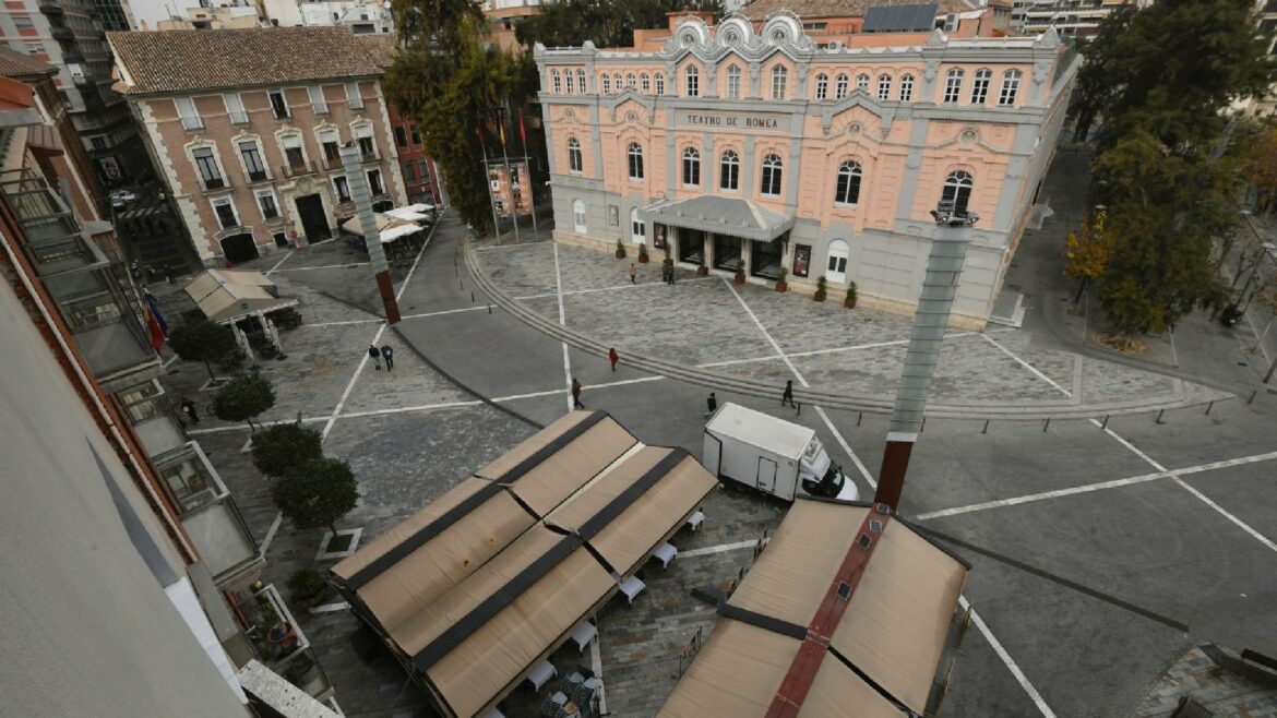 Las terrazas de Murcia se podrán montar a las 7.30 horas y adelantarán 30 minutos su recogida desde abril