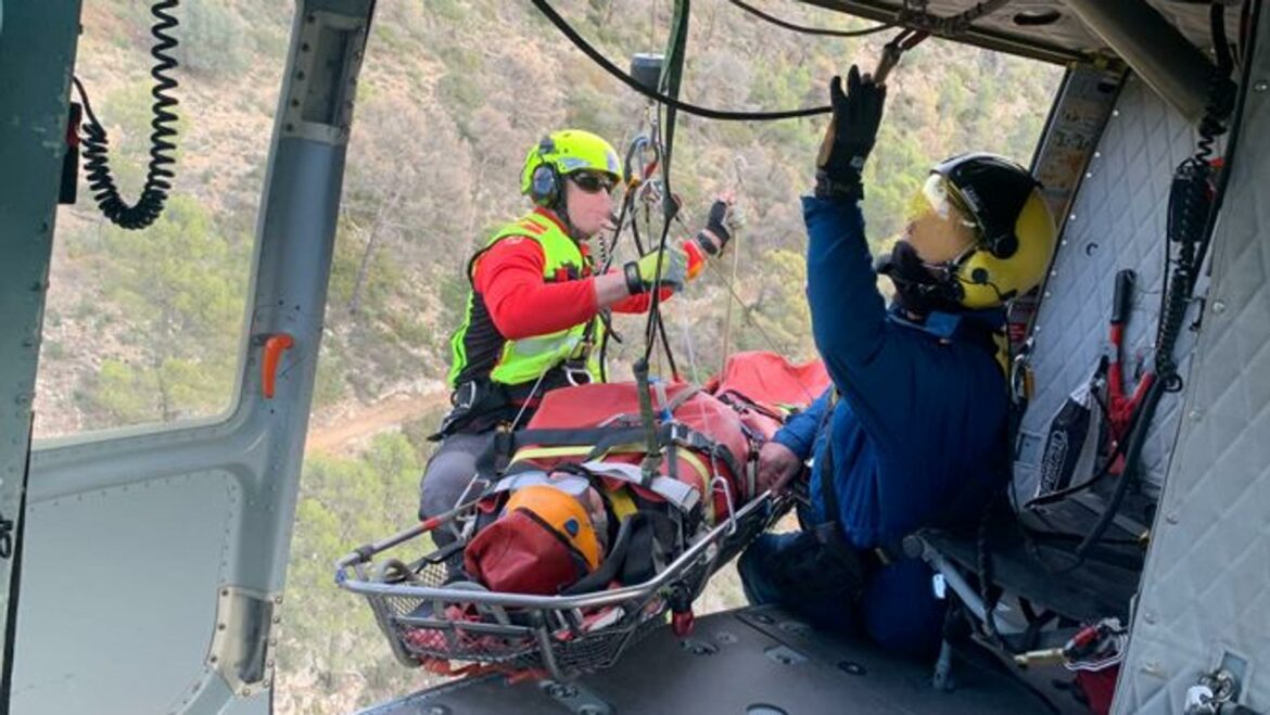 Rescatan a un senderista tras romperse la rodilla durante una ruta por Alhama