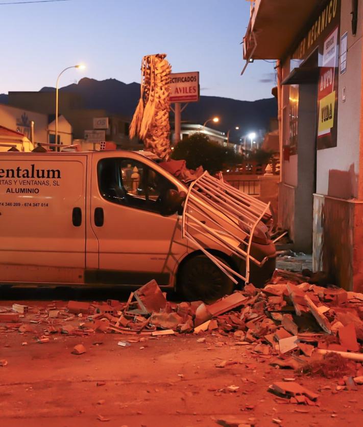 Imagen secundaria 2 - Imágenes de los destrozos causados por el desprendimiento.