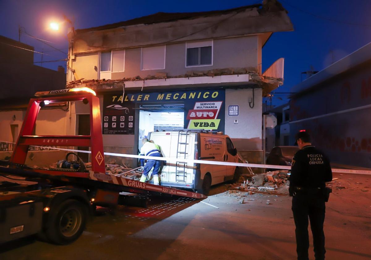 Imagen principal - Imágenes de los destrozos causados por el desprendimiento.