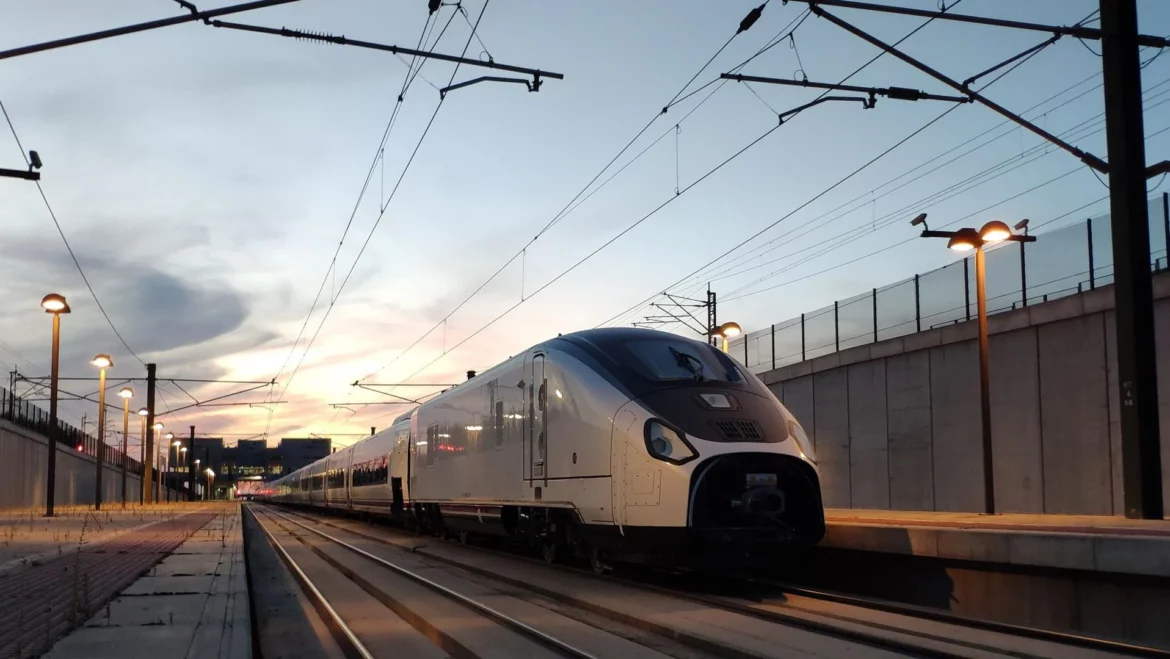 Renfe comunica que todos sus trenes Avril están inoperativos por una «incidencia informática»