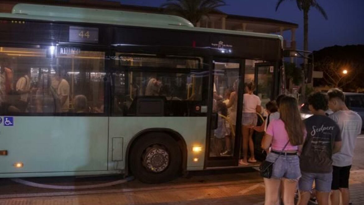 Los vecinos de La Manga y Cabo de Palos contarán con bonificaciones en los autobuses urbanos