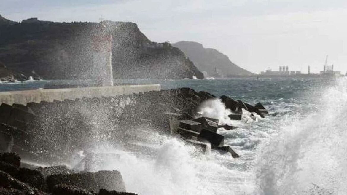 Aemet activa el aviso amarillo por fenómenos costeros en la Región de Murcia para este viernes