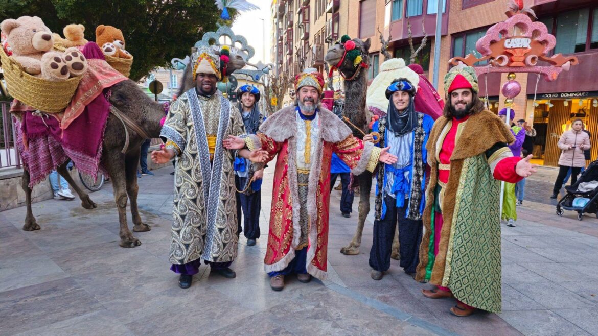 El emisario Beltrán anuncia en Murcia la llegada de los Reyes Magos