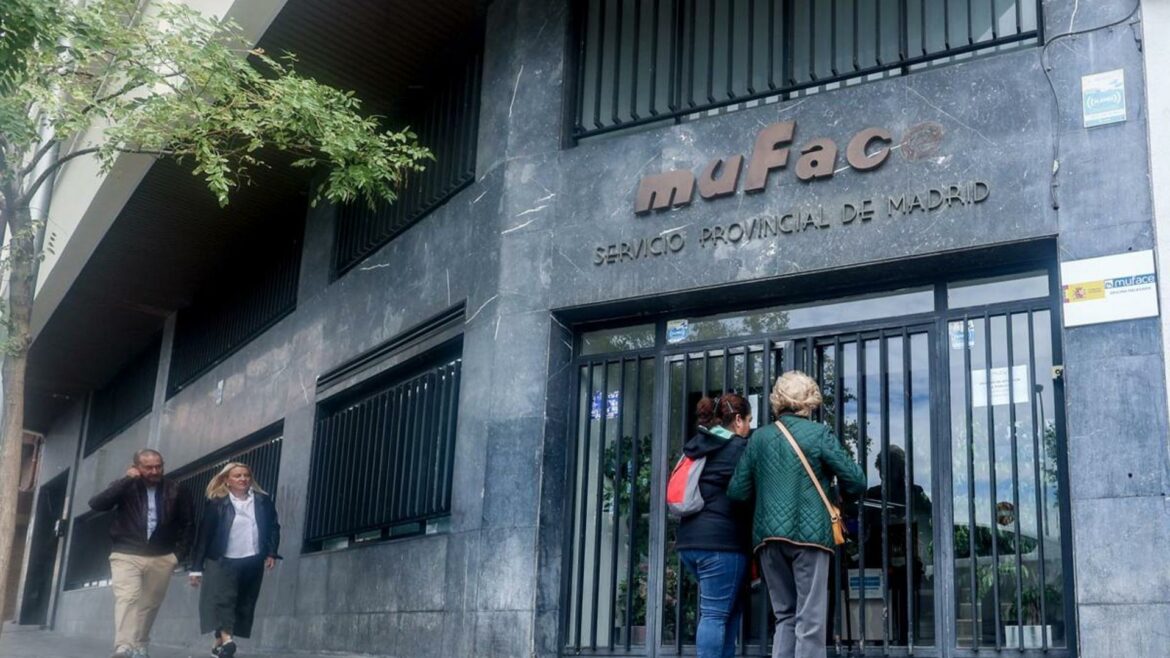 El Gobierno suspende el plazo de la licitación de Muface para introducir cambios