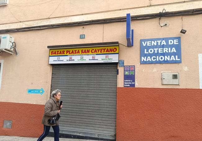 El bazar Tokio, cerrado, este lunes por la mañana.