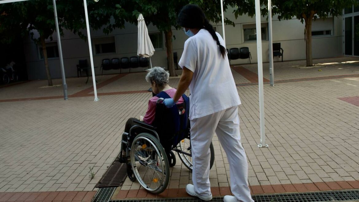 Política Social descarga en los centros de salud la valoración de la dependencia ante el colapso de las listas de espera