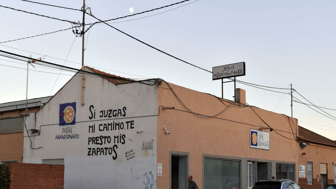 Jesús Abandonado constata el aumento de la pobreza: «Las estancias son más largas»