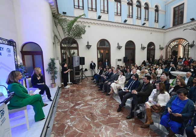 Presentación de la Ley de Conciliación Familiar del PP en el Real Casino