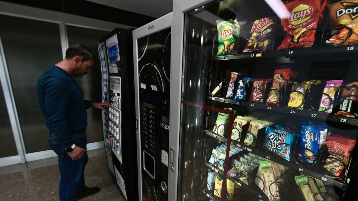 Salud incumple su compromiso de vetar alimentos no saludables en los hospitales de la Región de Murcia