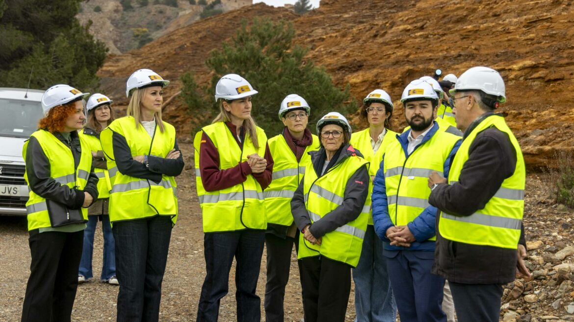 La ministra Aagesen, en la restauración de la Sierra Minera: «Llevabais esperando mucho tiempo estas obras»