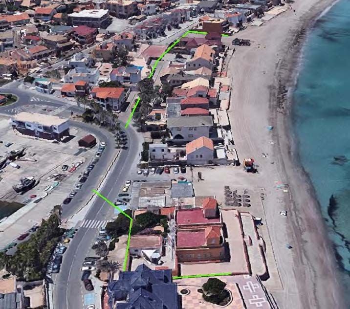 Detalle de la limitación, entre la carretera del faro y la playa de Levante.