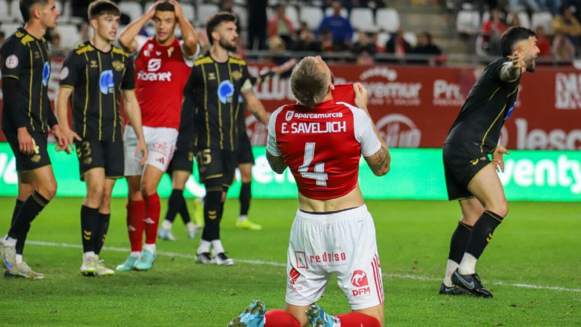 «Los jugadores del Murcia deben insistir, atreverse, ser agresivos y apretar arriba»