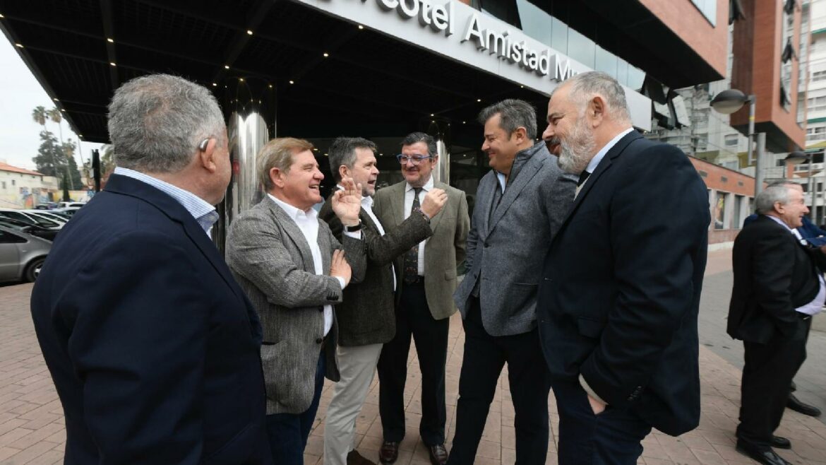 Feijóo se lanza a por el voto del campo