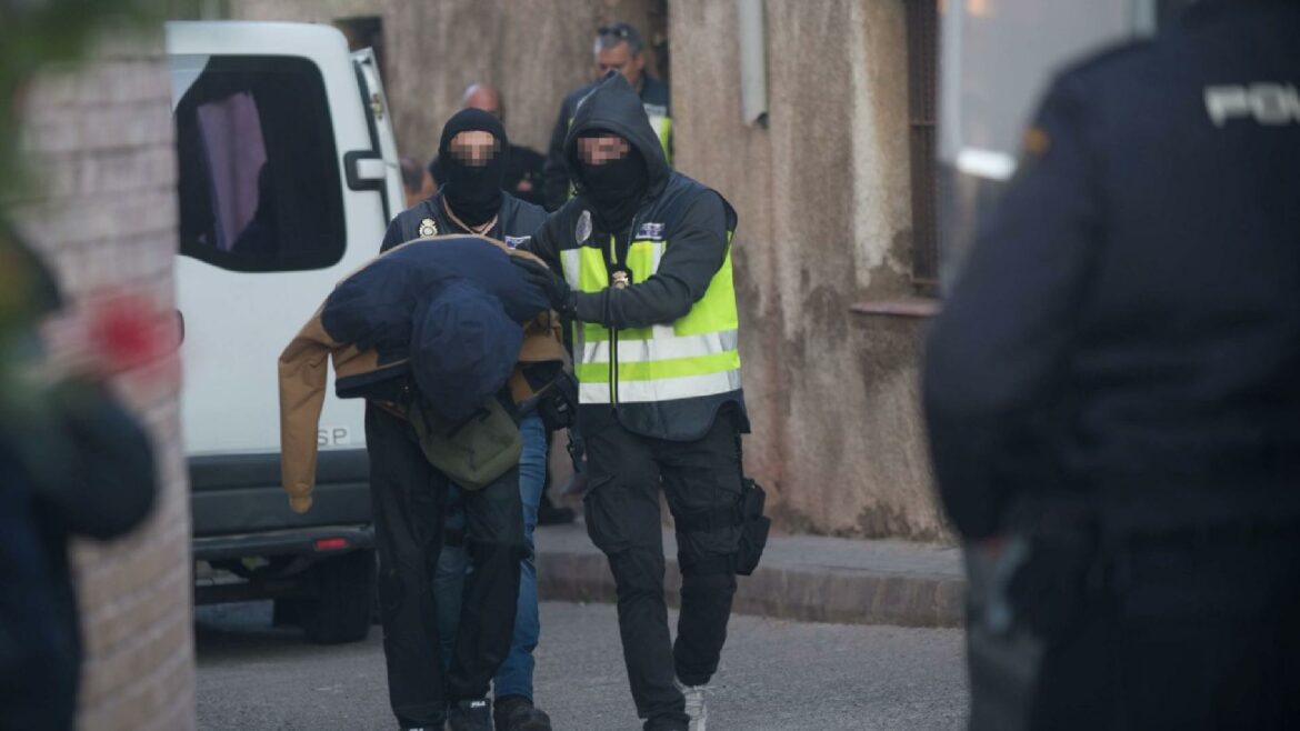 El juzgado exculpa a ocho policías de Cartagena de colaborar con narcos